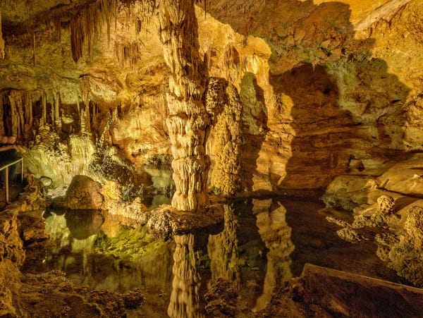 Обои США, пещера, колонна, вода, свет, Нью-Мексико, Carlsbad Caverns National Park, грот