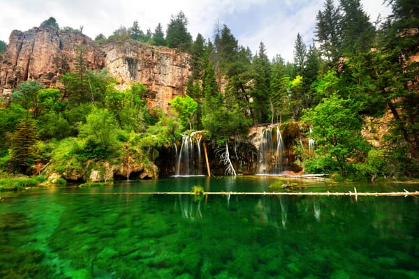 Обои США, водопад, скалы, озеро, Colorado, Glenwood Canyon, Hanging Lake, деревья