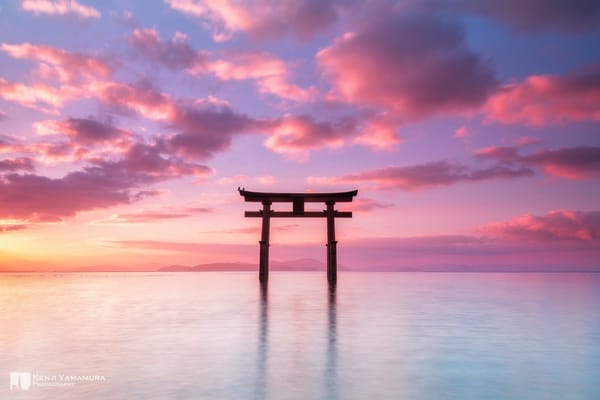 Обои Kenji Yamamura, тории, облака, Япония, океан, закат, photographer
