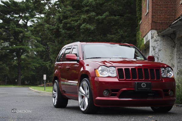 Обои jeep, grand cherokee, wheels, гренд чероки, red, деревья, красный, srt-8, джип