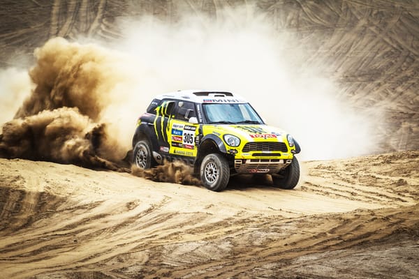 Обои Гонка, 2014, Скорость, X-raid, Mini, Mini Cooper, Внедорожник, Спорт, Мини, 305, Вид сбоку, Желтый, Пыль, Dakar