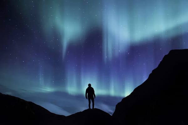Обои северное сияние, силуэт, горы