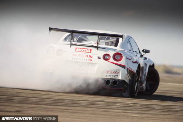 Обои nissan, дрифт, дым, speedhunters, nismo-gt, the worlds fastest drift car