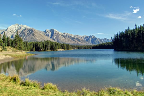 Обои горы, лес, johnson lake, banff national park, озеро, канада, банф, озеро джонсон, canada, альберта, alberta, rocky mountains