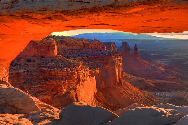 Обои utah, canyonlands national park, the roof is on fire - mesa arch