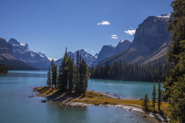 Обои Maligne Lake, Остров Духа, пейзаж, Jasper National Park, Spirit Island, Канада горы, Альберта, Национальный парк Джаспер, небо, Озеро Малинье