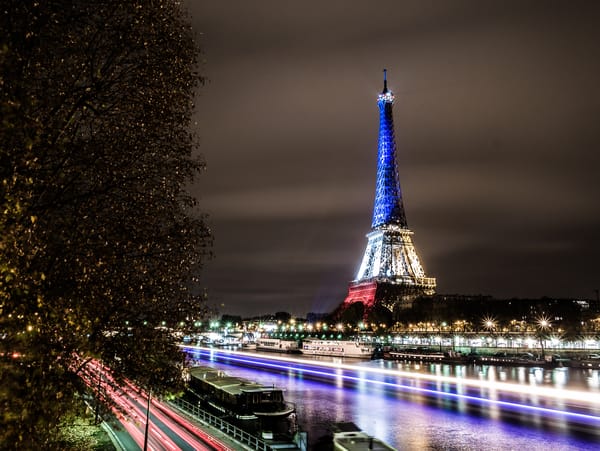 Обои Париж, ночные города, Paris, Река Сена, иллюминация, город, Франция, Эйфелева башня, ночь