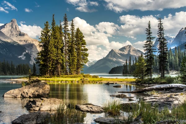 Обои Maligne Lake, Канада горы, пейзаж, Альберта, Jasper National Park, Остров Духа, Национальный парк Джаспер, Spirit Island, небо, Озеро Малинье