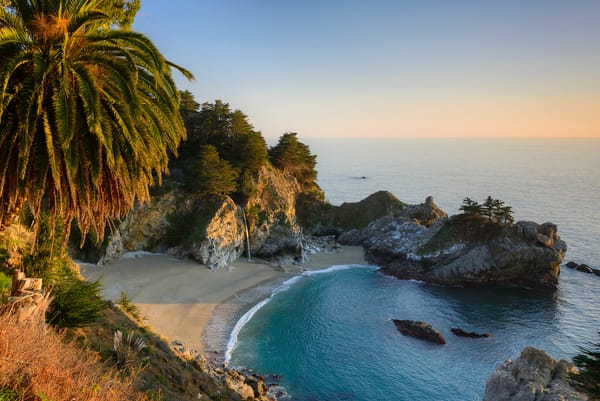 Обои McWay Falls, McWay Cove Beach, море, водопад, Калифорния, Julia Pfeiffer Burns State Park, Парк Джулии Пфайфер Берн, закат, Биг-Сюр, California, Big Sur, берег