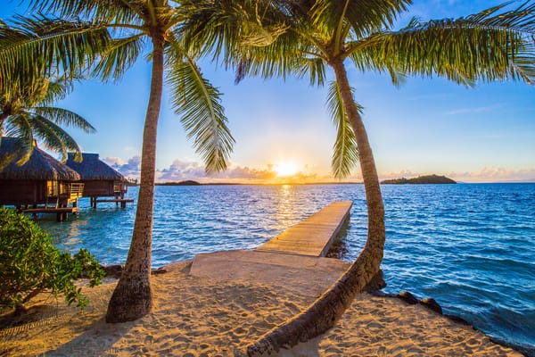 Обои Bora bora, Французская Полинезия, мостик, пейзаж, закат солнца, пальмы, берег, пляж, причал, Тихий океан