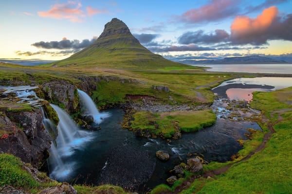 Обои Kirkjufellsfoss, река, полуостров Снайфедльснес, водопад, природа, гора, закат, пейзаж, Грюндарфьёрдюр, Исландия, фьорд, Гора Киркьюфетль