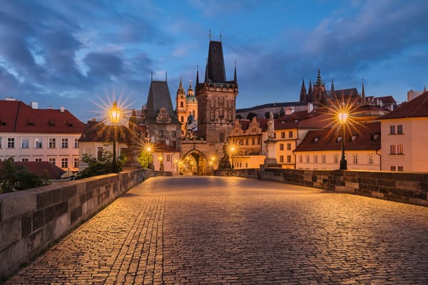 Обои Прага, Чешская Республика, Чехия, Czech Republic, Пражский град, мост, иллюминация, Карлов мост, мосты, дома, Prague, город