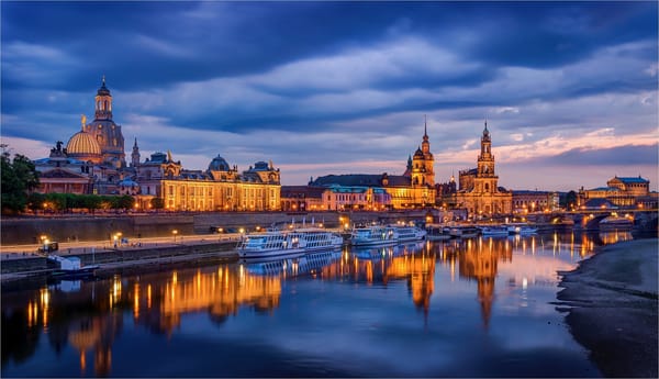 Обои Dresden, Германия, город, Germany, городской пейзаж, река Эльба, Саксония, сумерки, ночные города, Дрезден, ночь, иллюминация