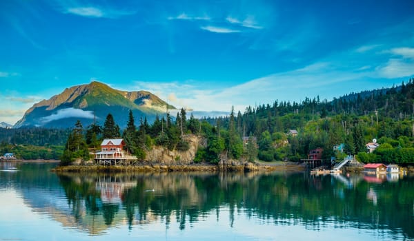 Обои Red House, Halibut Cove, пейзаж, Alaska, водоём, лес деревья, домик, природа, горы