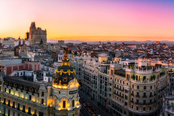 Обои Madrid, Calle Gran Via, дома, город, ночные города, ночь, огни, дорога, иллюминация, Spain