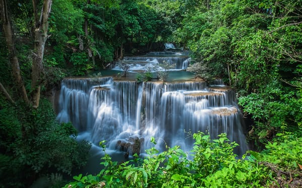 Обои Huai Mae Kamin Waterfall, Kanchanaburi Province, пейзаж, водопад, Thailand, деревья, скалы, природа