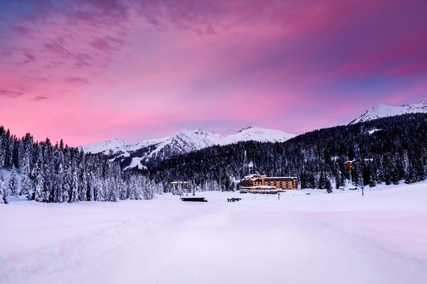 Обои ёлки, здания, деревья, снег, природа, домики, Madonna di Campiglio, Мадонна-ди-Кампильо, дома, Italy, Альпы, елки, Italia, Италия, Alpi, вечер, сумерки, горы