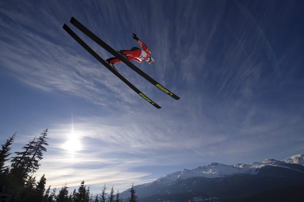 Обои ski jumping, горы, зима, небо, прыжки с трамплина, солнце