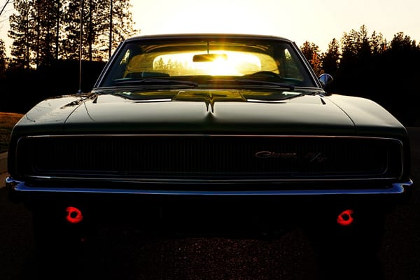 Обои Dodge, Charger, Додж, полумрак, Muscle car, небо, R/T, Мускул кар, передок, солнце, Чарджер, 1968