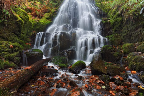 Обои Fairy Falls, каскад, камни, Oregon, осень, река Колумбия, водопад, Columbia River Gorge, Орегон, листья, Wahkeena Falls, мох