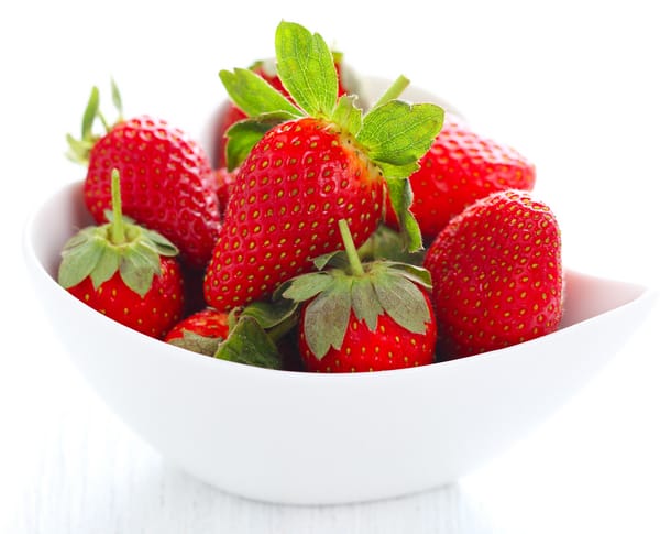 Обои strawberry, миска, клубника, ягоды, fresh berries