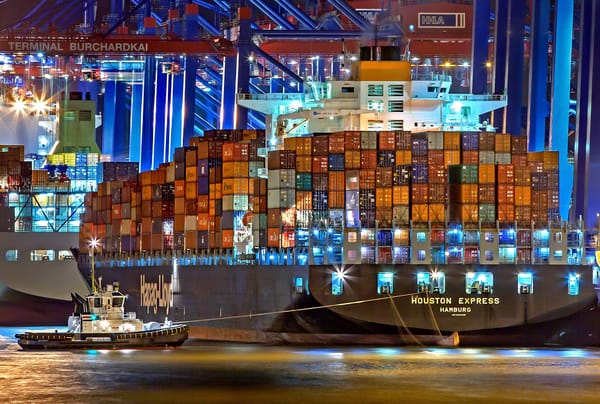 Обои Порт, Houston Express, Судно, Краны, Container Ship, Ночь, Vessel, Контейнеровоз, Port, Tug, Hapag-Lloyd, Буксир, M/V Houston Express