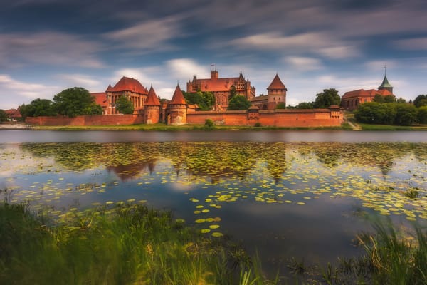 Обои река, Castle of the Teutonic Order, Замок Мариенбург, Мальборк, Польша, Poland, Malbork, Замок Мальборк, Река Ногат, Nogat River, Malbork Castle, замок