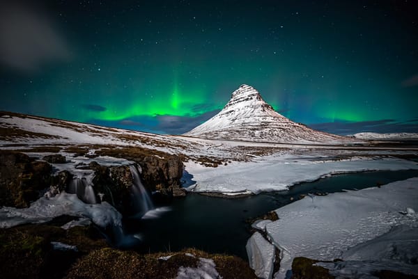 Обои Исландия, гора, вулкан, северное сияние, Kirkjufell, снег, Январь, водопад, ночь, зима, скалы