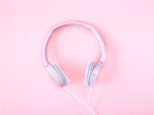 Fon Dlya Telefona Rozovyj Minimalizm Pink Naushniki Minimalism Headphones