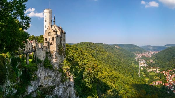Обои Lichtenstein Castle, Замок Лихтенштайн, горы, скала, Württemberg, Германия, Baden-Württemberg, Germany, замок, Баден-Вюртемберг, панорама, долина, Вюртемберг