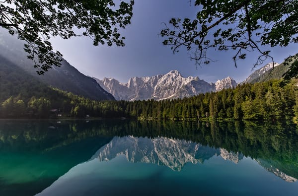 Обои Mirror Lake, Сьерра-Невада, ветки, лес, Sierra Nevada, Йосемити, California, Yosemite National Park, Национальный парк Йосемити, деревья, Калифорния, озеро, отражение, горы