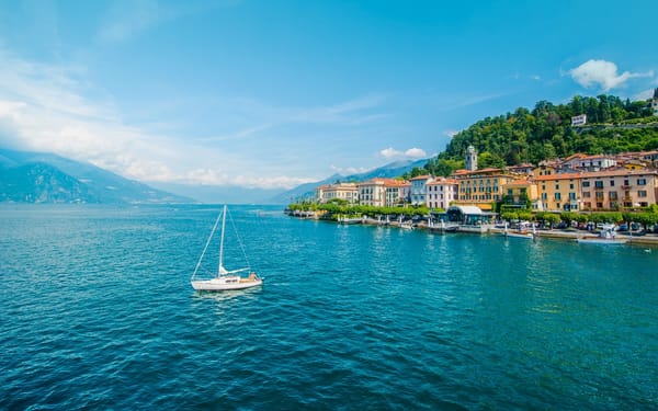Обои Bellagio, горы, Ломбардия, здания, озеро Комо, набережная, озеро, Италия, Lake Como, Белладжо, Italy, Lombardy, яхта