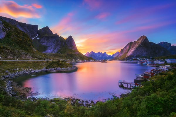 Обои Reine, деревня, Лофотенские острова, Lofoten archipelago, горы, Норвегия, закат, залив, Nordland, Нурланн, бухта, Рейне, залив Гравдаль, Gravdalsbukta, Norway