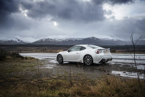 Обои тучи, белая машина, горы, toyota gt86 trd, природа, toyota gt86, тойота