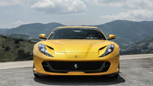 Обои Ferrari, горы, вид спереди, 812