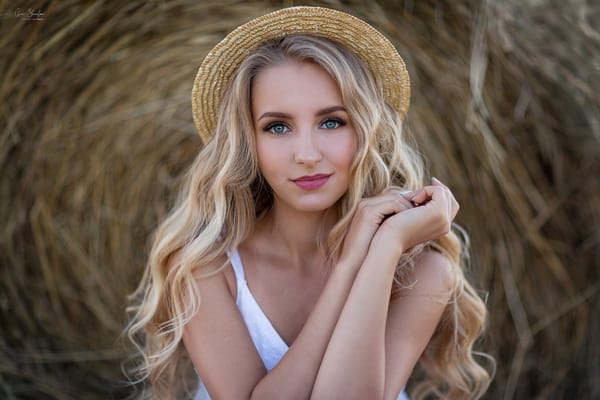 Обои Анна Шувалова, взгляд, девушка
