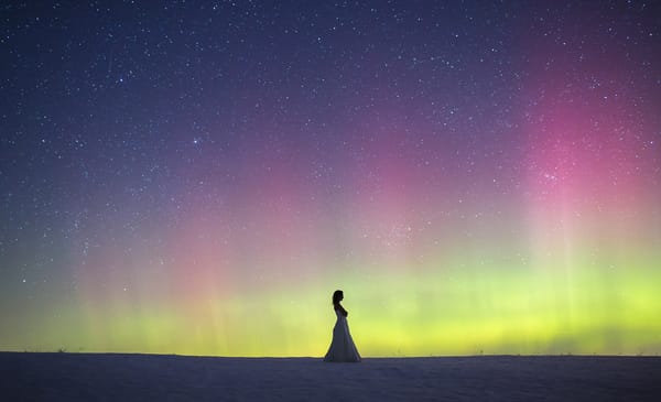 Обои northern lights, wedding dress, snow, woman, Aurora borealis, winter