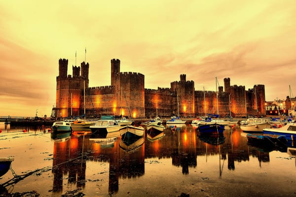 Обои замок, лодки, North wales, крепость, Cearnarfon Castle, стены, башни