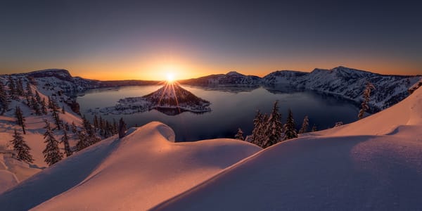 Обои озеро крейтер, орегон, crater lake national park, сугробы, crater lake, национальный парк озеро крейтер