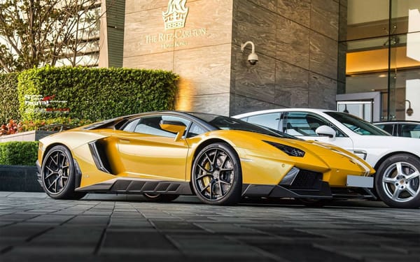 Обои Автомобиль Novitec Torado Lamborghini Aventador NL2 на парковке