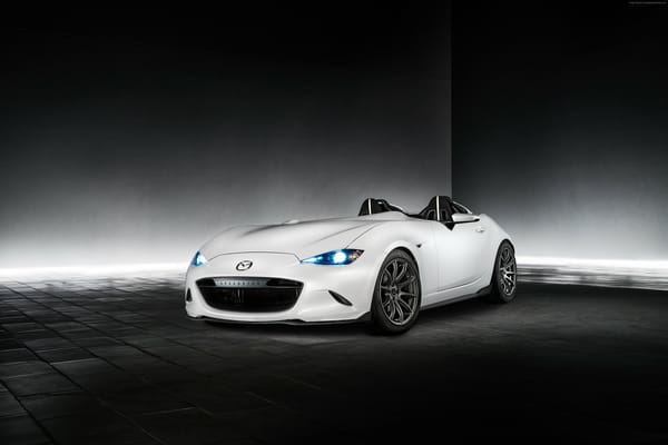 Обои Стильный белый автомобиль Mazda MX-5 Speedster Evolution
