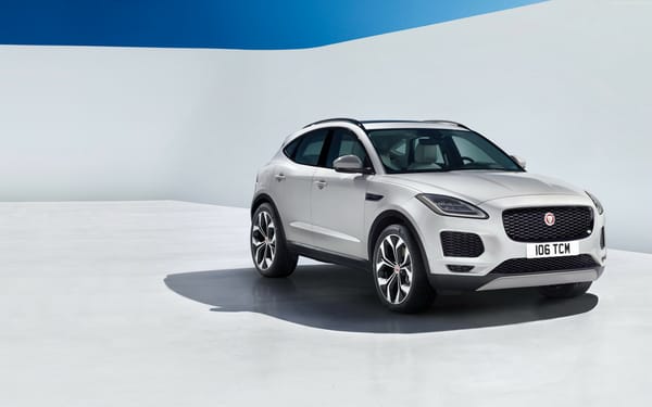 Обои Серебристый автомобиль Jaguar E-Pace,2018
