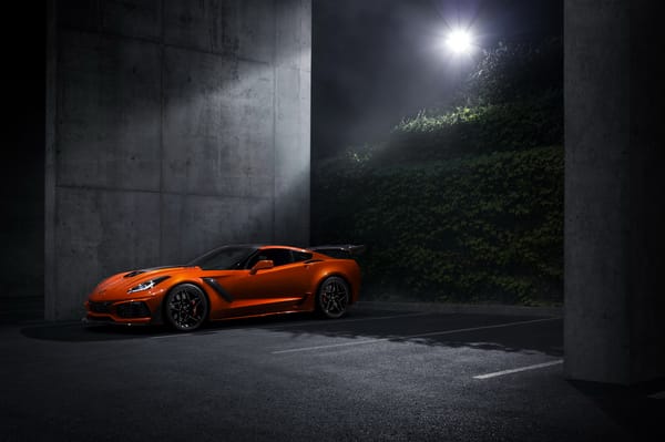 Обои Оранжевый автомобиль Chevrolet Corvette ZR1,2018 при свете луны