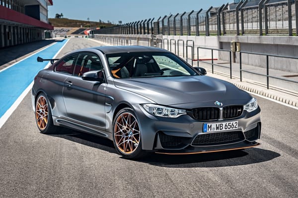 Обои Серебристый автомобиль BMW M4 GTS