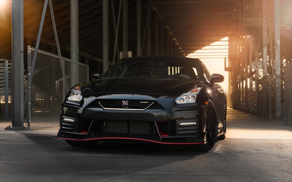 Обои Черный автомобиль Nissan GT R Nismo,2018 года