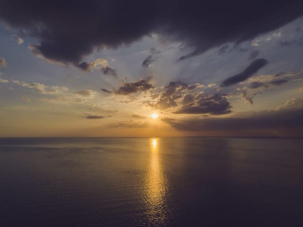 Обои Закат летнего солнца на морском горизонте