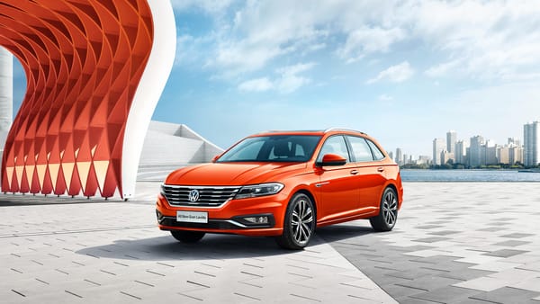 Обои Красный автомобиль Volkswagen Gran Lavida,2018