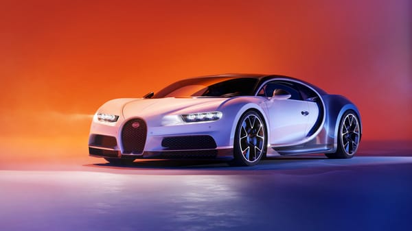 Обои Серебристый дорогой автомобиль Bugatti Chiron