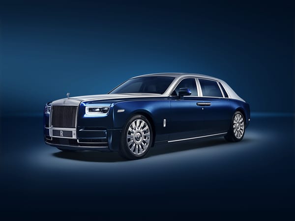 Обои Синий автомобиль Rolls-Royce Phantom EWB 2018