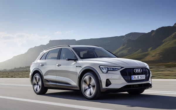 Обои Серебристый автомобиль Audi E-Tron,2019